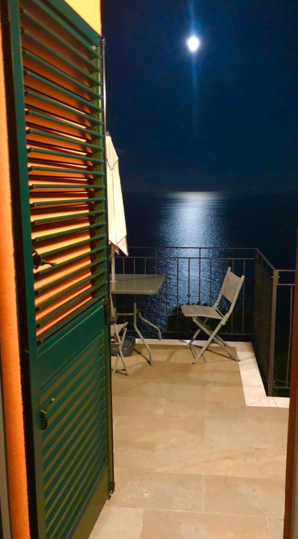 Orangehouse Cinque Terre. Private Parking Villa Riomaggiore Bagian luar foto
